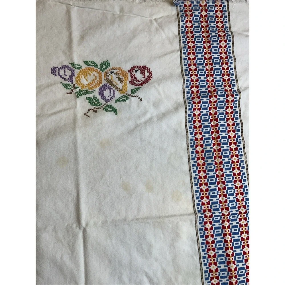 Tablecloth Embroidered And Woven Vintage Shabby Chic Cottage Core 44 X 50